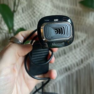 Microsoft LifeCam HD-3000 Webcam – 720p HD USB Camera for PC & Laptop